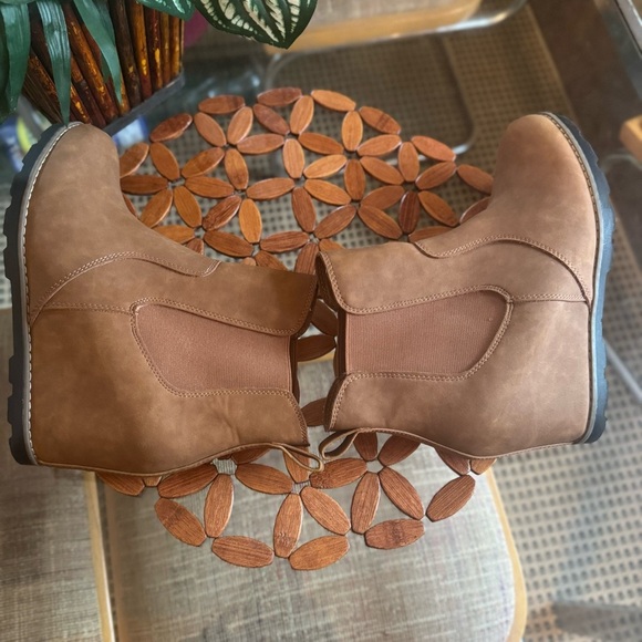 Universal Thread Boots Women's Amalia Hidden Wedge Chelsea Ankle Bootie Brown - Picture 11 of 16